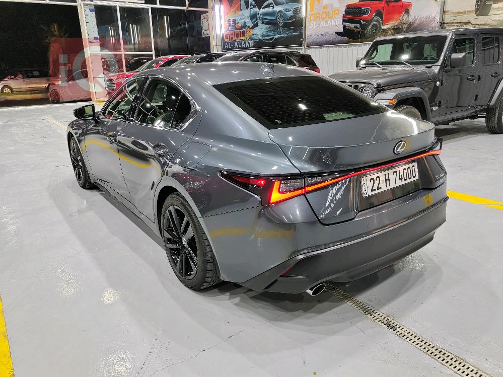 Lexus IS